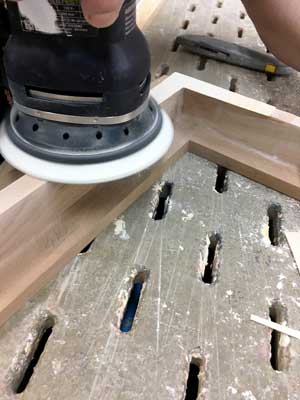 feather-maple-veneer-corner-hardwood-frame